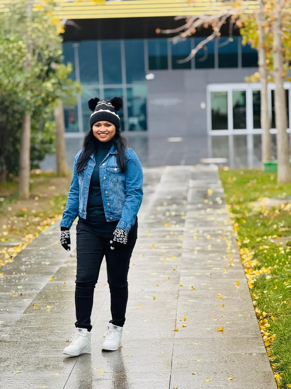 Digital marketing expert in UAE posing confidently in an outdoor setting