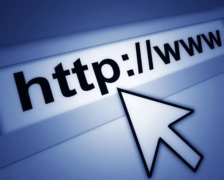 Digital Marketing Expert in UAE clicking a web browser address bar (HTTP://WWW) to emphasize the importance of keywords in both organic and paid search strategies.